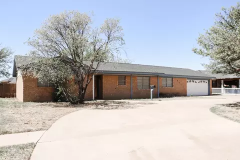 3611 Garland St, Plainview, TX 79072 photo 2