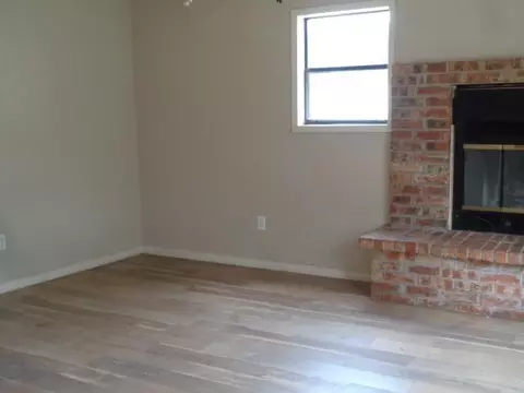 1109 Lexington, Plainview, TX 79072 photo 2