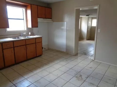 1109 Lexington, Plainview, TX 79072 photo 4