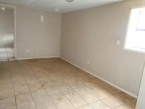 1109 Lexington, Plainview, TX 79072 photo 3