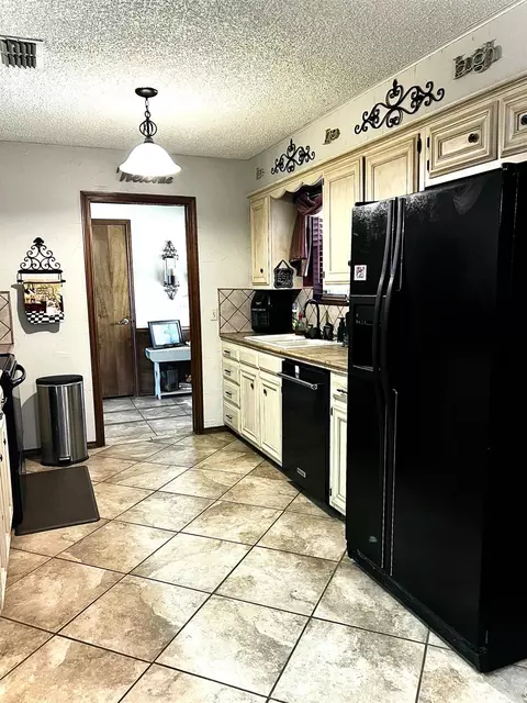 3612 Red Oak Ln, Plainview, TX 79072 photo 7