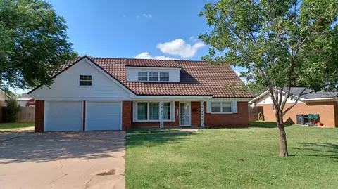 2610 W 17th, Plainview, TX 79072 photo 1