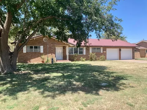 1903 Ennis St, Plainview, TX 79072 photo 1