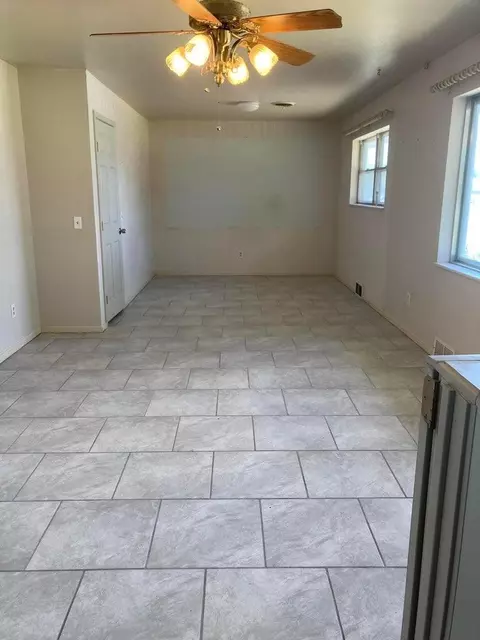 1903 Ennis St, Plainview, TX 79072 photo 2