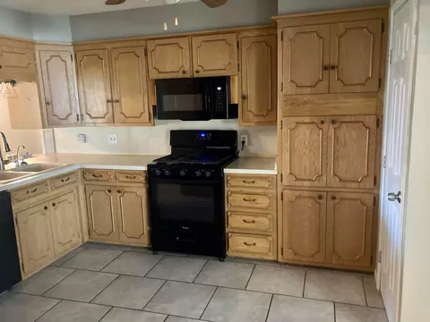 1903 Ennis St, Plainview, TX 79072 photo 9