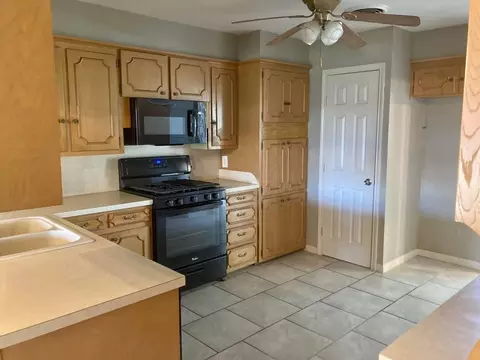 1903 Ennis St, Plainview, TX 79072 photo 8