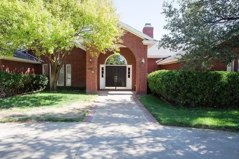 310 Mesa Cir, Plainview, TX 79072 photo 2