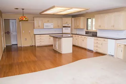 310 Mesa Cir, Plainview, TX 79072 photo 7