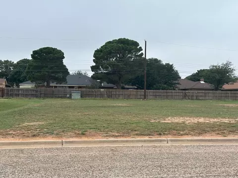 2044 Harvard Dr, Levelland, TX 79336