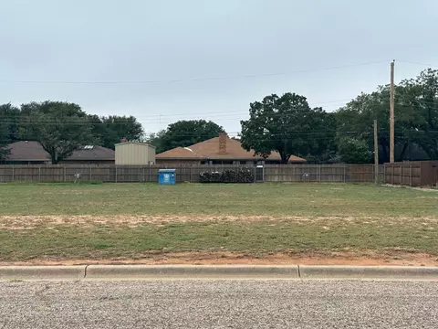 2048 Harvard Dr, Levelland, TX 79336