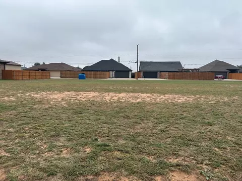 2041 Harvard Dr, Levelland, TX 79336