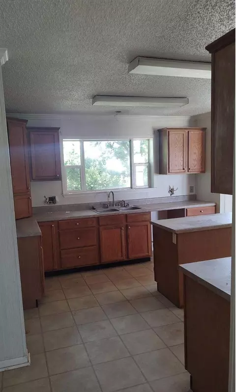3312 Mckinley St, Plainview, TX 79072 photo 2