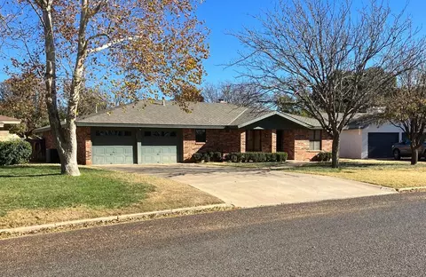 2506 Itasca St, Plainview, TX 79072 photo 2