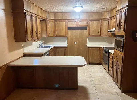 2506 Itasca St, Plainview, TX 79072 photo 8