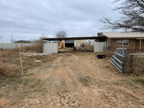 1114 E 76th St, Lubbock, TX 79404 photo 2