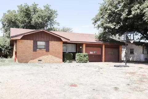 1507 Ennis St, Plainview, TX 79072 photo 1