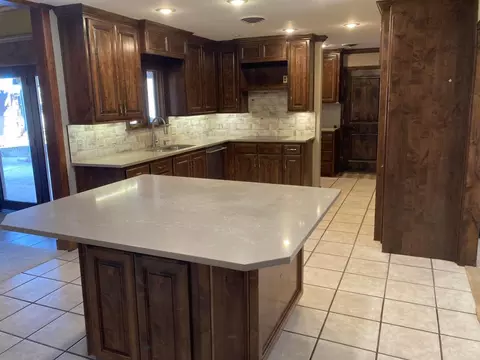 1107 Holliday, Plainview, TX 79072 photo 8