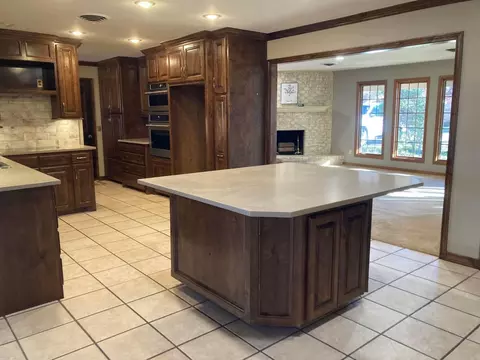 1107 Holliday, Plainview, TX 79072 photo 9