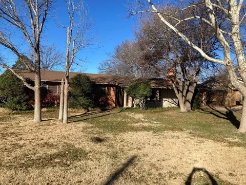 1107 Holliday, Plainview, TX 79072 photo 1