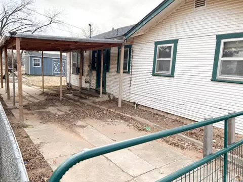 707 W 9th St, Plainview, TX 79072 photo 2