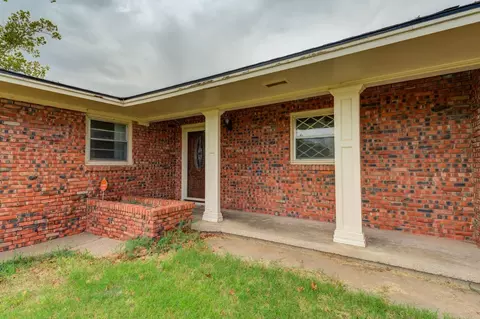 1211 Canyon St, Plainview, TX 79072 photo 3