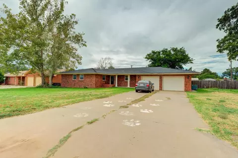 1211 Canyon St, Plainview, TX 79072 photo 2