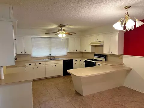 3817 63rd Dr, Lubbock, TX 79413 photo 2