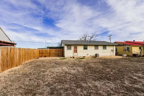 709 Yonkers St, Plainview, TX 79072 photo 32