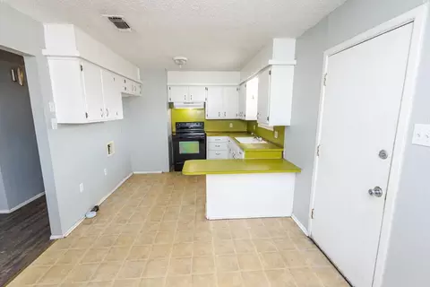709 Yonkers St, Plainview, TX 79072 photo 10