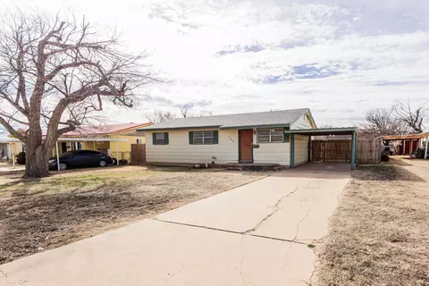 709 Yonkers St, Plainview, TX 79072 photo 2