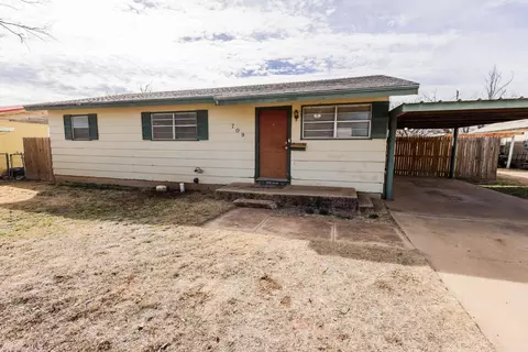 709 Yonkers St, Plainview, TX 79072 photo 4