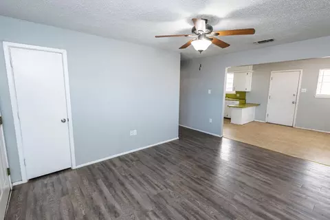 709 Yonkers St, Plainview, TX 79072 photo 6