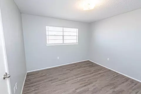 709 Yonkers St, Plainview, TX 79072 photo 14