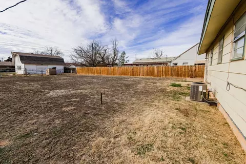 709 Yonkers St, Plainview, TX 79072 photo 33