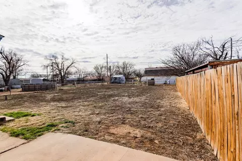 709 Yonkers St, Plainview, TX 79072 photo 31