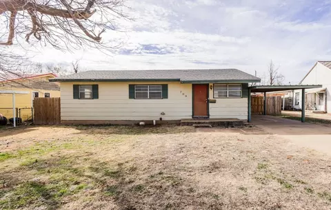 709 Yonkers St, Plainview, TX 79072 photo 1