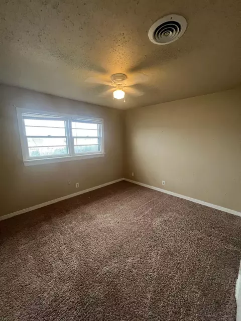 809 Yonkers St, Plainview, TX 79072 photo 7