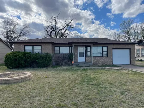 809 Yonkers St, Plainview, TX 79072 photo 1