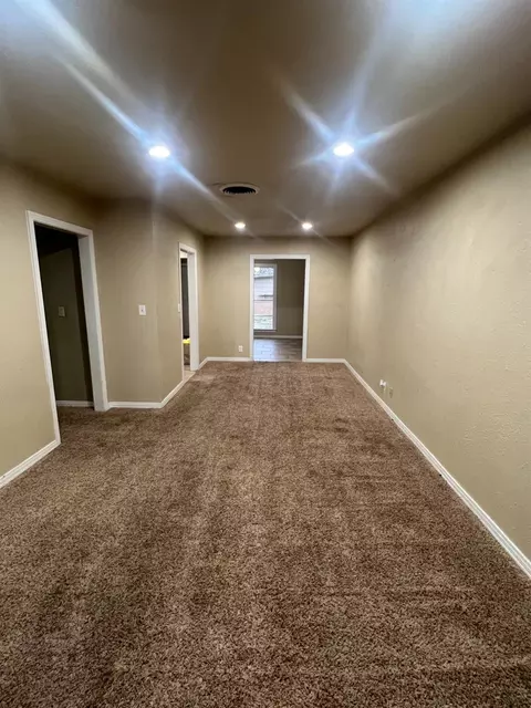 809 Yonkers St, Plainview, TX 79072 photo 3