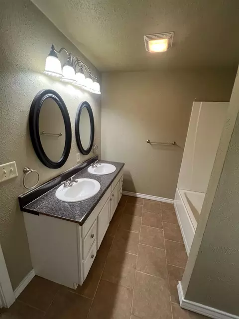 809 Yonkers St, Plainview, TX 79072 photo 10