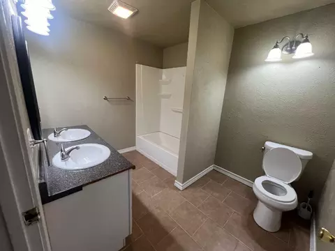 809 Yonkers St, Plainview, TX 79072 photo 9