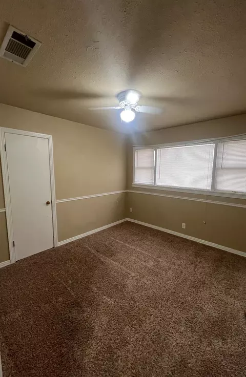 809 Yonkers St, Plainview, TX 79072 photo 6