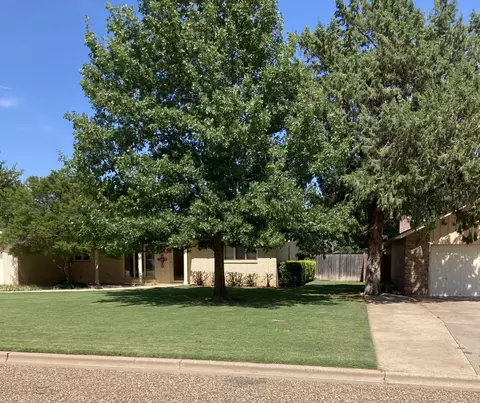 1306 Itasca St, Plainview, TX 79072 photo 2