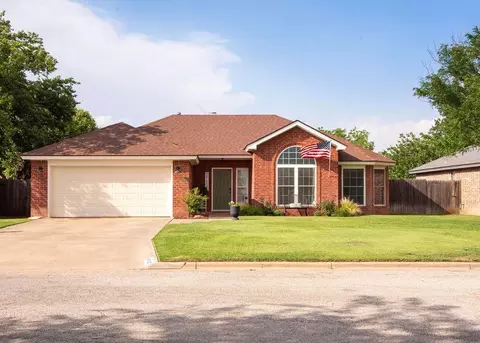 2412 Magan Dr, Plainview, TX 79072 photo 1