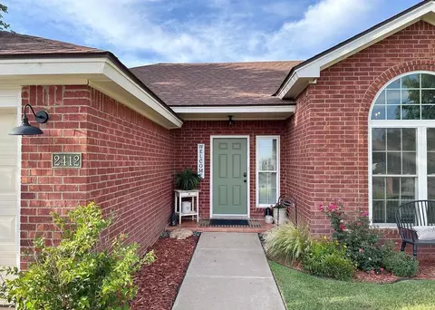 2412 Magan Dr, Plainview, TX 79072 photo 2
