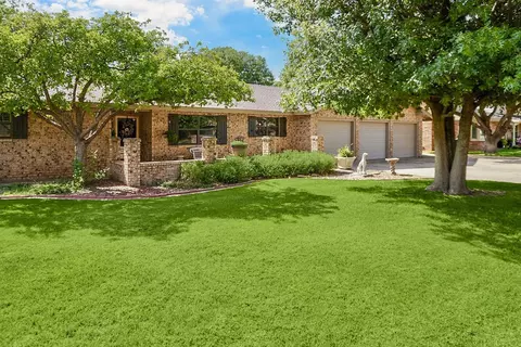 1311 Itasca St, Plainview, TX 79072 photo 1