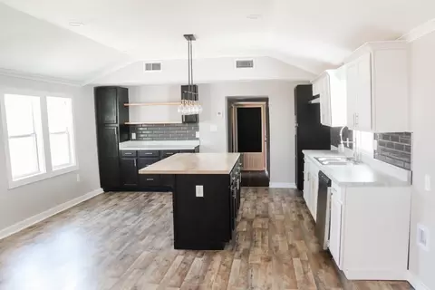 1202 W 21st St, Plainview, TX 79072 photo 4
