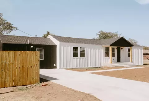 1202 W 21st St, Plainview, TX 79072 photo 2
