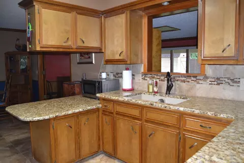 3615 Red Oak Ln, Plainview, TX 79072 photo 13