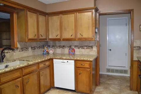3615 Red Oak Ln, Plainview, TX 79072 photo 10